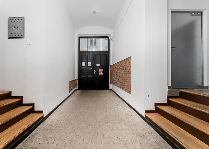 Starowislna Charming By Bookinghost