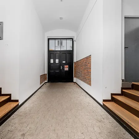 Starowislna Charming By Bookinghost