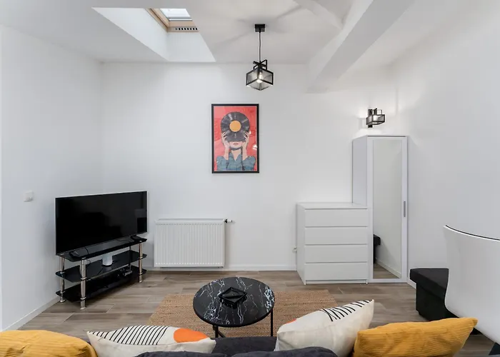 Starowislna Charming By Bookinghost